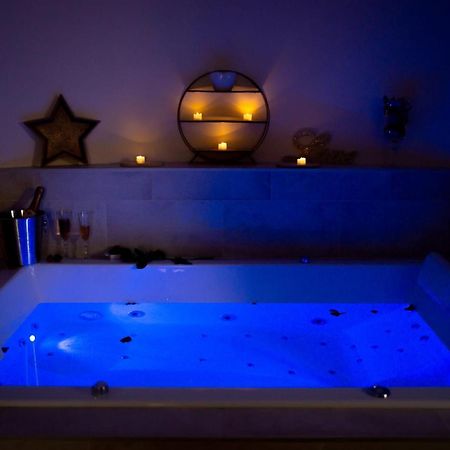Le Mas Aux Amoureux , Suite Romantique Et Spa Le Barcares Exterior photo