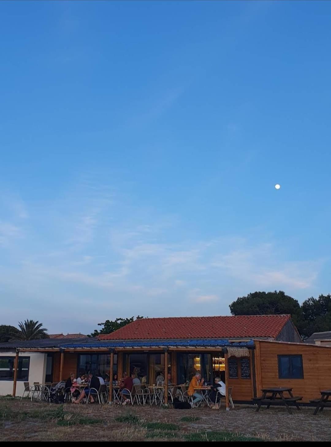 Le Mas Aux Amoureux , Suite Romantique Et Spa Le Barcares Exterior photo