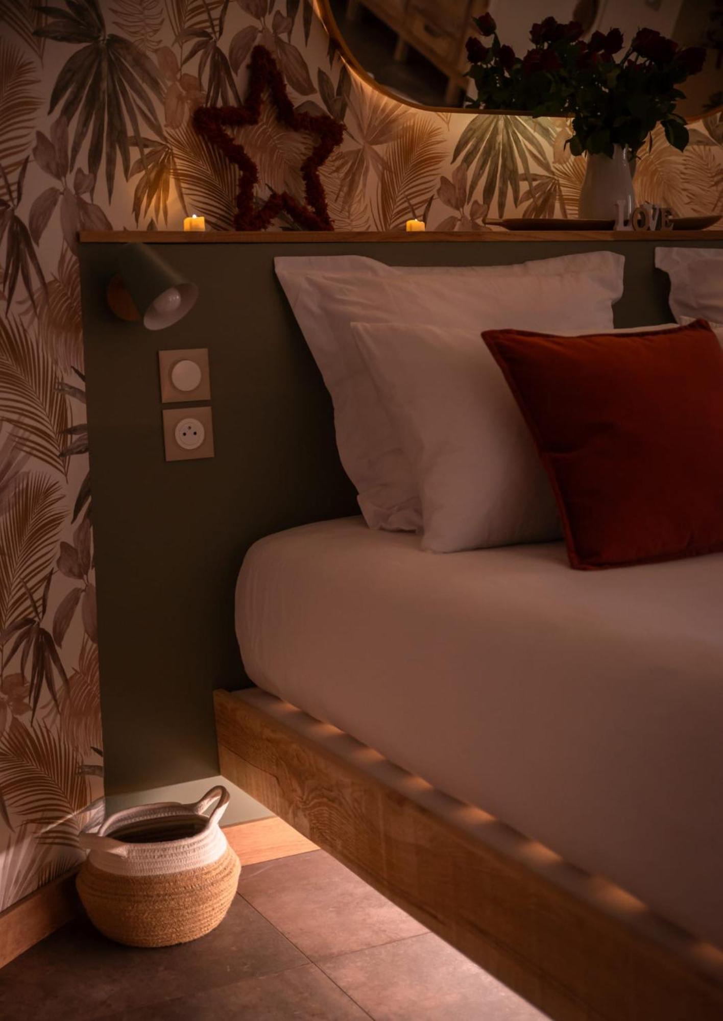 Le Mas Aux Amoureux , Suite Romantique Et Spa Le Barcares Exterior photo